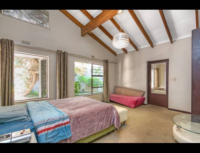 6 BEDROOM HOUSE FOR SALE IN WOODMEAD